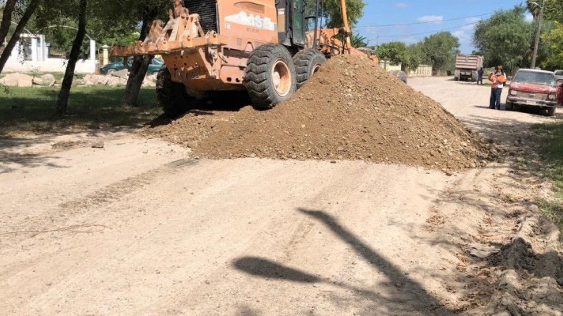 Benefician a más de 30 ejidos de Matamoros con revestimiento de caminos rurales