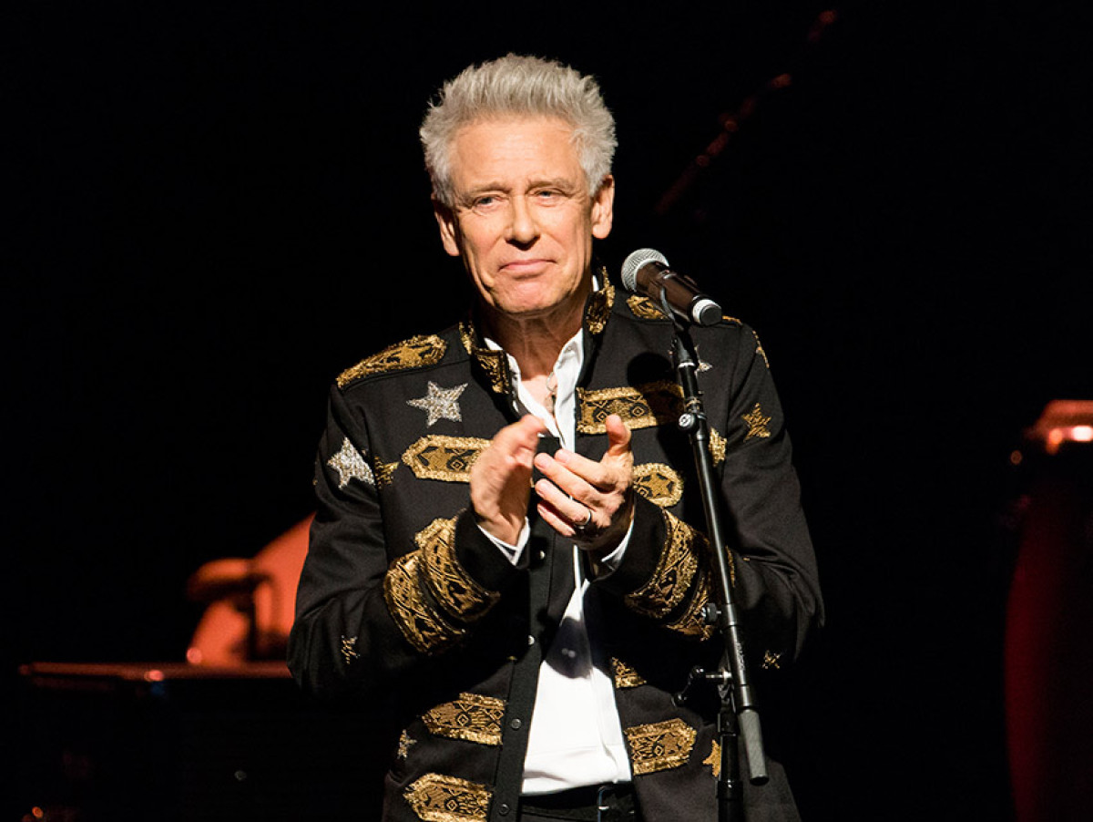 Bajista de U2 les agradece por ayudarlo con las adicciones