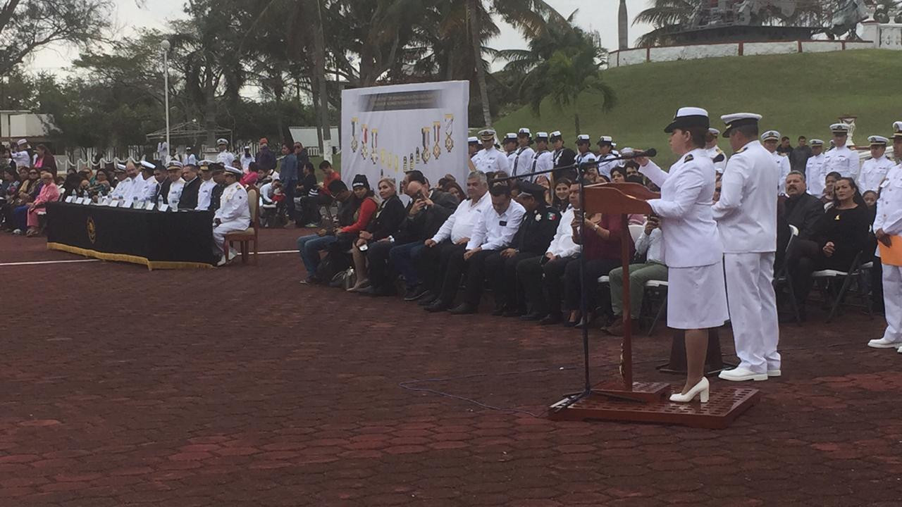 Realizan ceremonia de ascensos e imposición de condecoraciones al personal naval