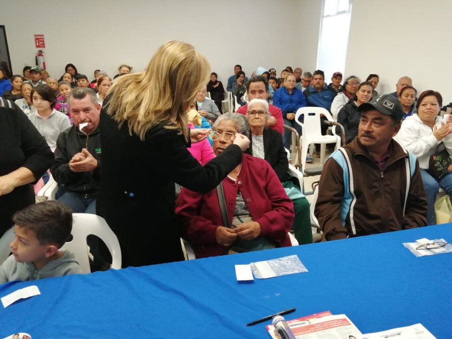 Entregan más de 150 lentes en campaña oftalmológica