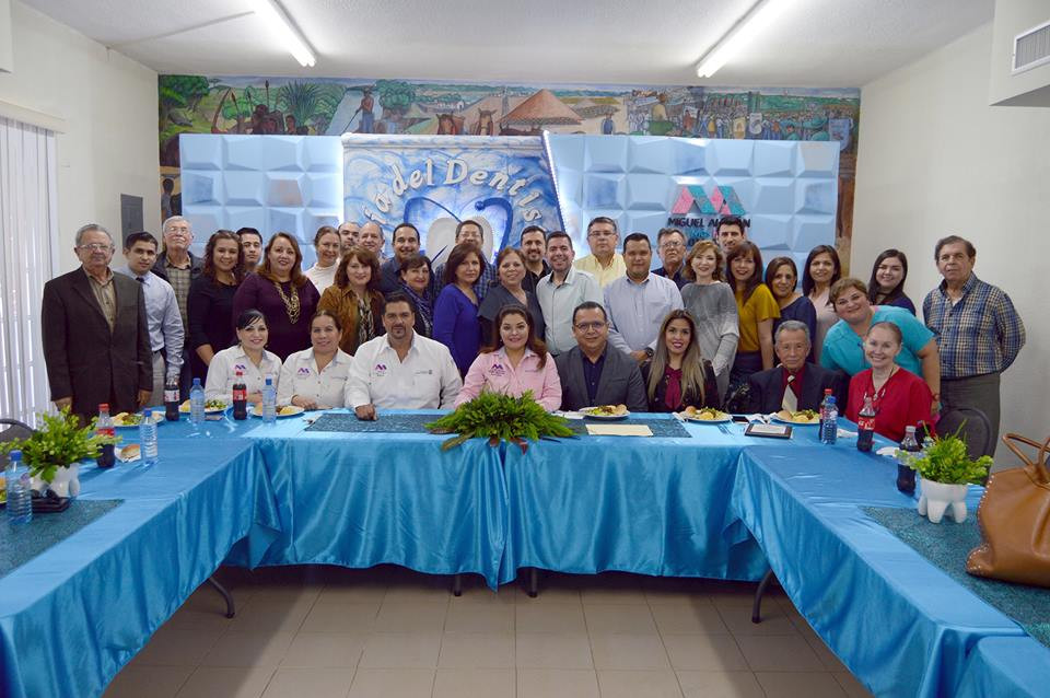 Reconoce alcaldesa trabajo de los odontólogos