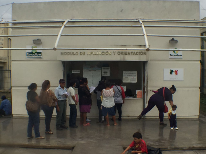 Denuncian trato inhumano y déspota en módulos del Seguro Popular