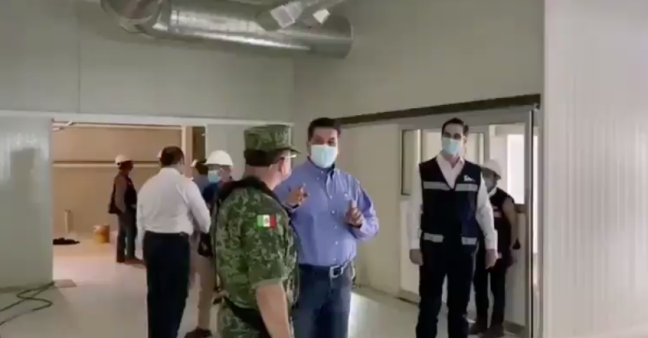 Supervisa Gobernador construcción del Hospital Móvil COVID-19 en Matamoros