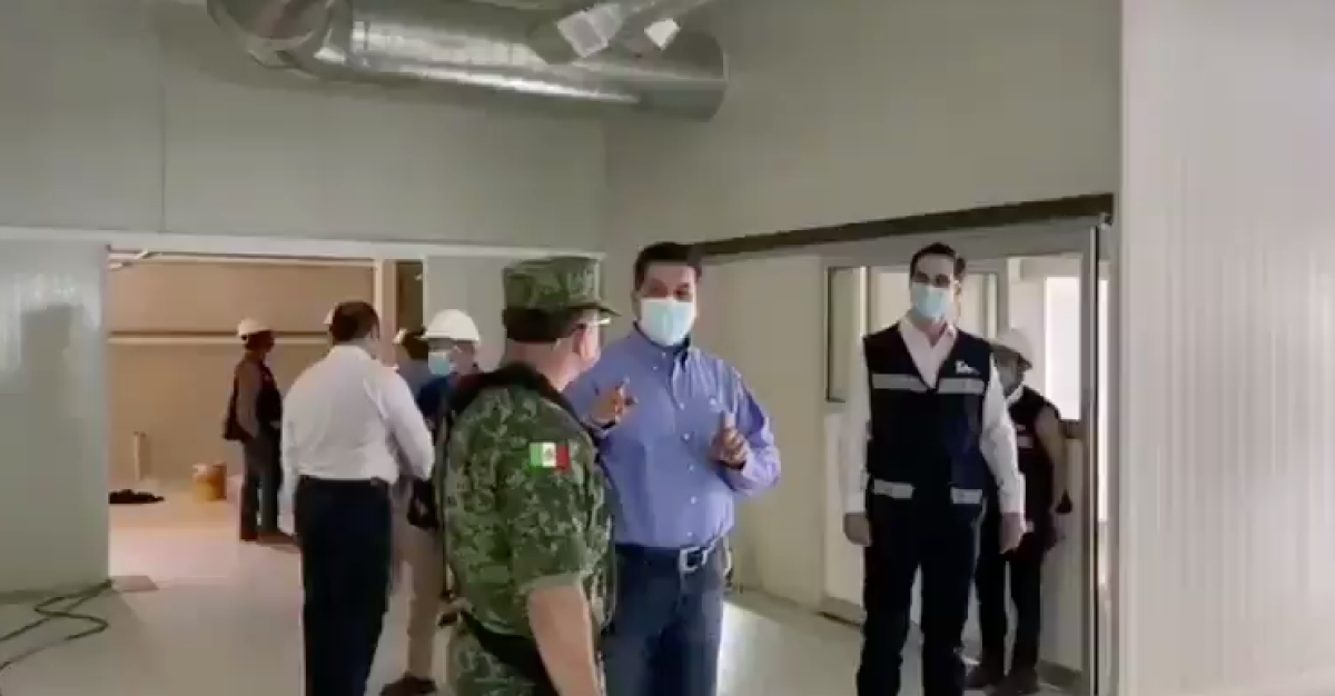 Supervisa Gobernador construcción del Hospital Móvil COVID-19 en Matamoros