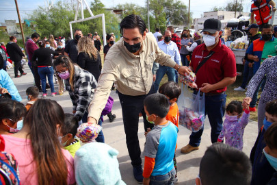Acompañan dependencias municipales, Sistema DIF y COMAPA, al presidente en recorrido de colonias 