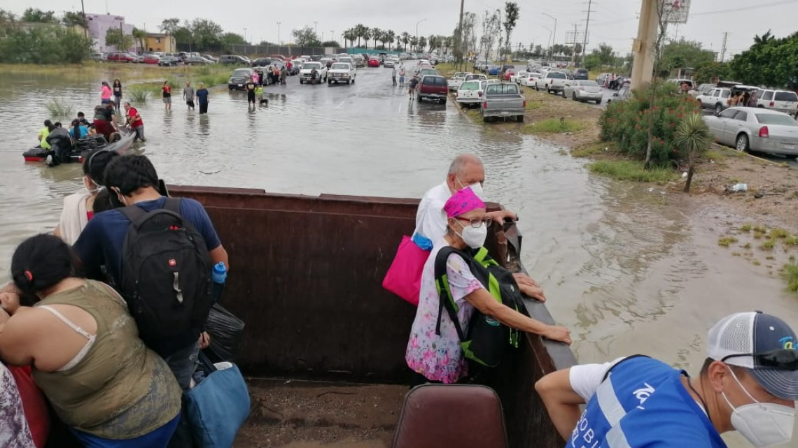 Continúan trabajos de desagüe en colonias de Reynosa