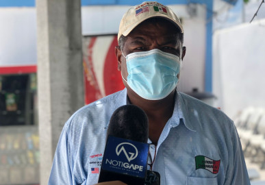 Pese a vacunación de jóvenes fronterizos, migrantes continúan a la espera