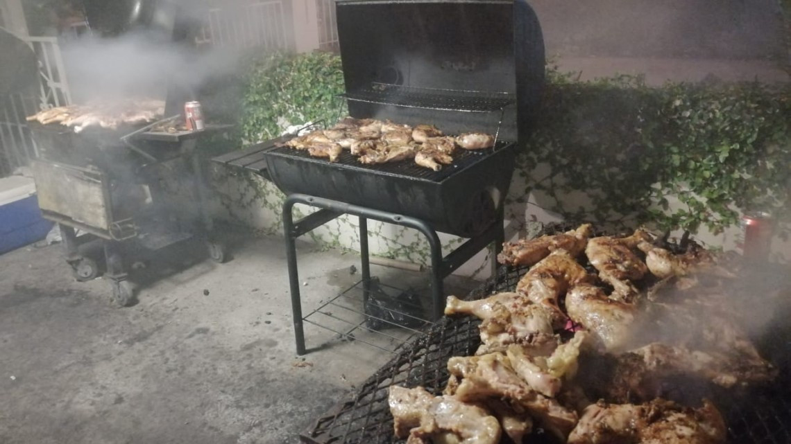 Maestros altruistas de Matamoros han regalado más de 6 mil platillos a gente de escasos recursos, y van por más