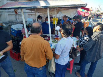 Coepris vigila venta de alimentos en puesto ambulantes