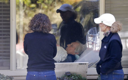 Un tercio de las muertes por covid-19 en EU se generan en asilos para ancianos: NYT