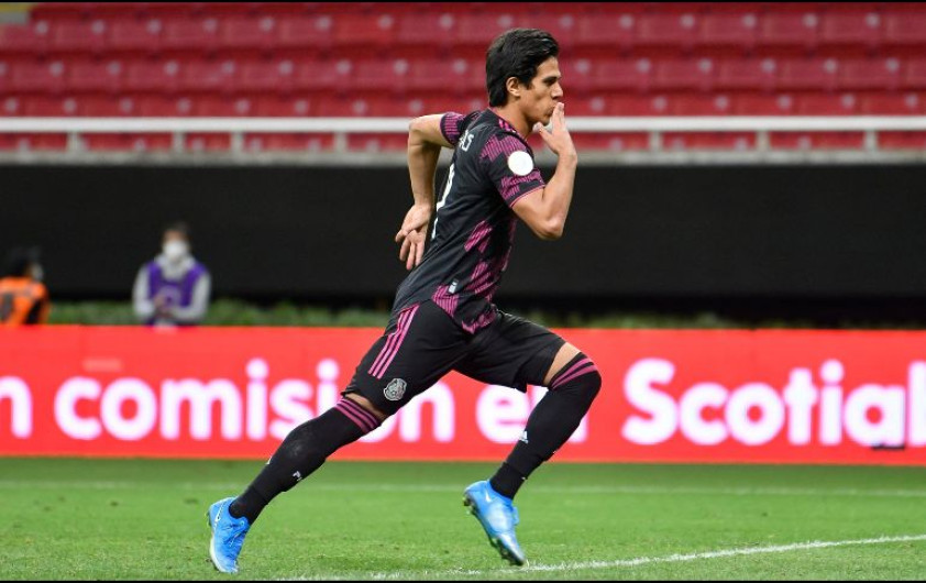 Debuta JJ Macías en España