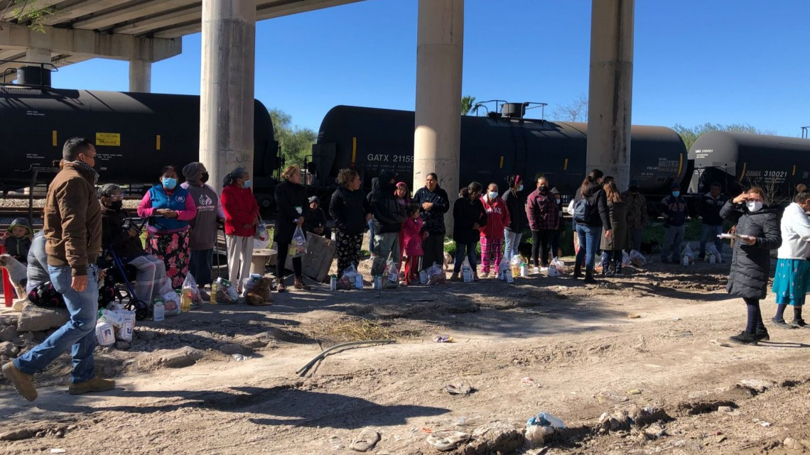 Entrega DIF apoyos invernales