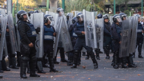 Muere policía al tratar de impedir saqueo