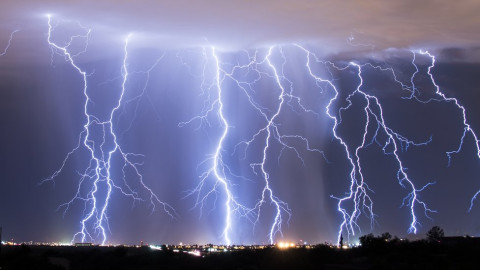 Un muerto y 162 heridos en una explosión tras el impacto de un rayo en Uzbekistán