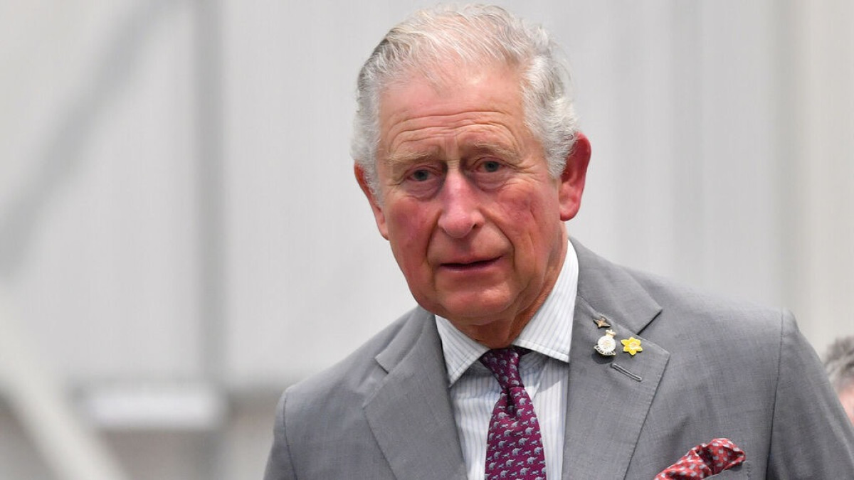 Asegura el príncipe Carlos que tuvo "suerte" con el coronavirus