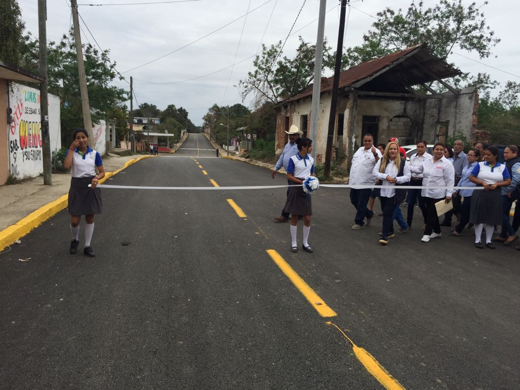 Realizan obras de pavimentación en el sector rural