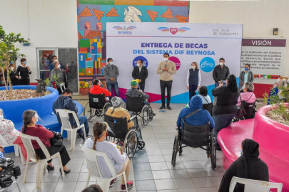 DIF Reynosa entrega becas  “Avanzando Contigo”