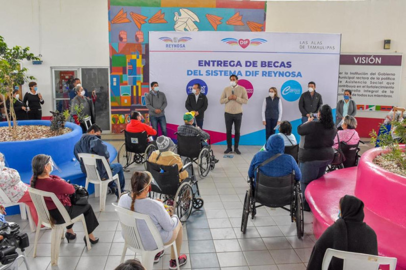 DIF Reynosa entrega becas  “Avanzando Contigo”