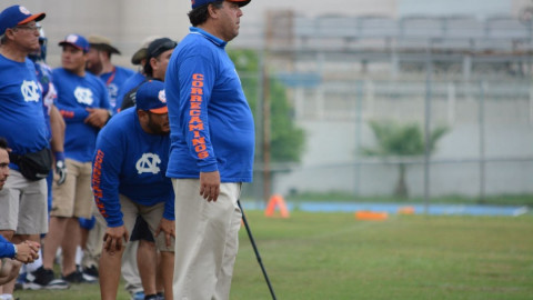 Se presenta en casa con triunfo