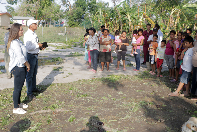DIF Altamira acude a ejidos afectados por tromba