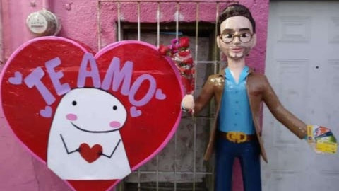 Tras éxito del documental, crean piñata del “Estafador de Tinder”