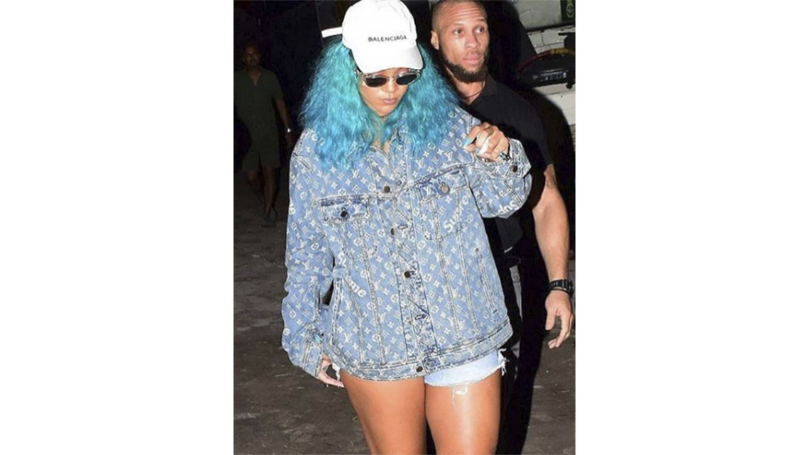 Rihanna estrena look en el carnaval de Barbados