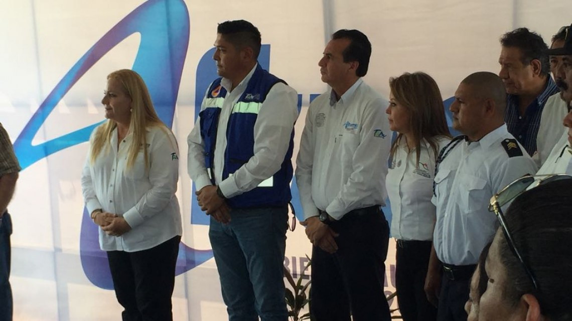 Entregan camiones de bomberos y equipo diverso a los elementos de Altamira.