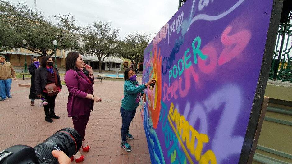 Preparan laboratorio para mujeres 