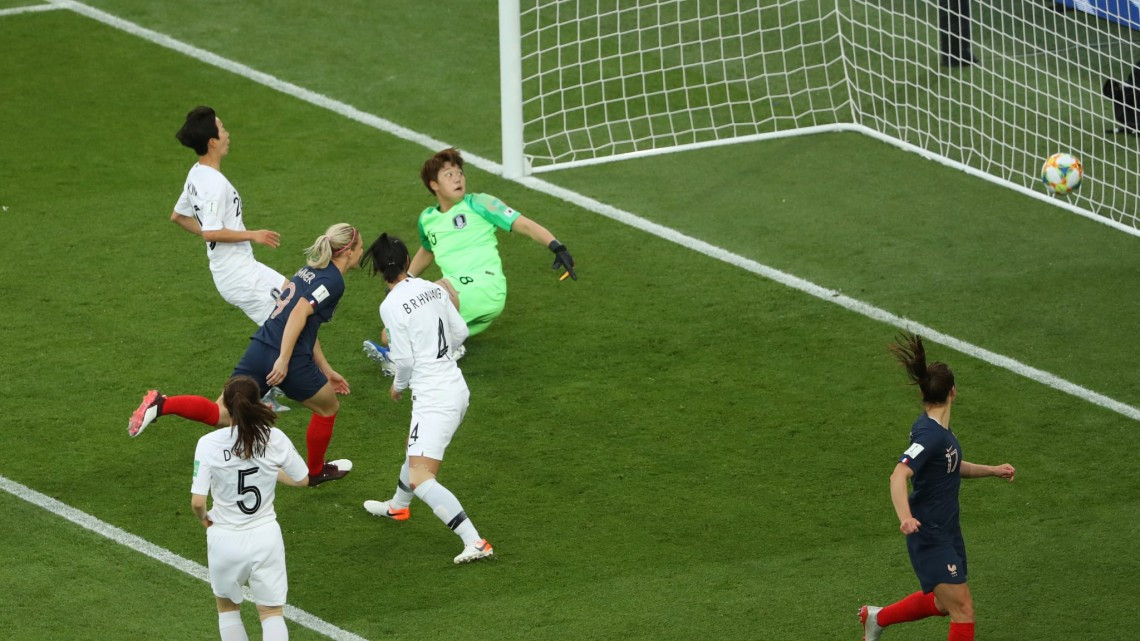 Francia debuta con goleada sobre Corea del Sur