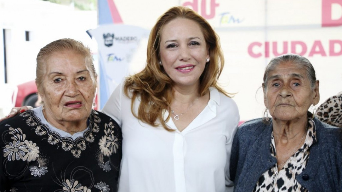 Gobierno y DIF Madero ofrecen posada navideña para los abuelitos de los clubes 