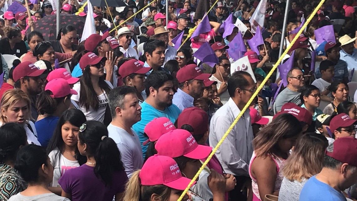Promete López Obrador mayores oportunidades laborales y de educación para los jóvenes