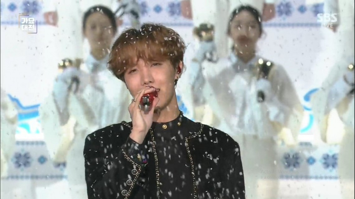 BTS cantan "Feliz Navidad" en español 