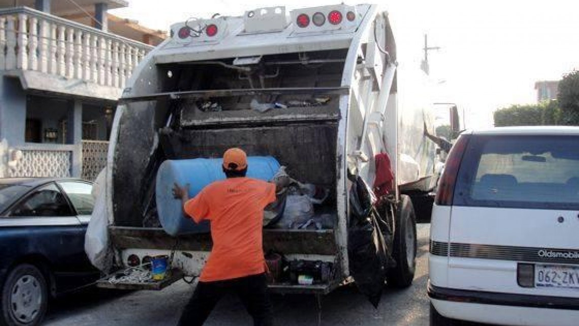 Firma Ayuntamiento convenio con nueva empresa recolectora de basura 