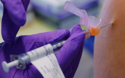 Asegura EU que tendrá "excedentes" de vacuna contra COVID-19 para repartir a otros países