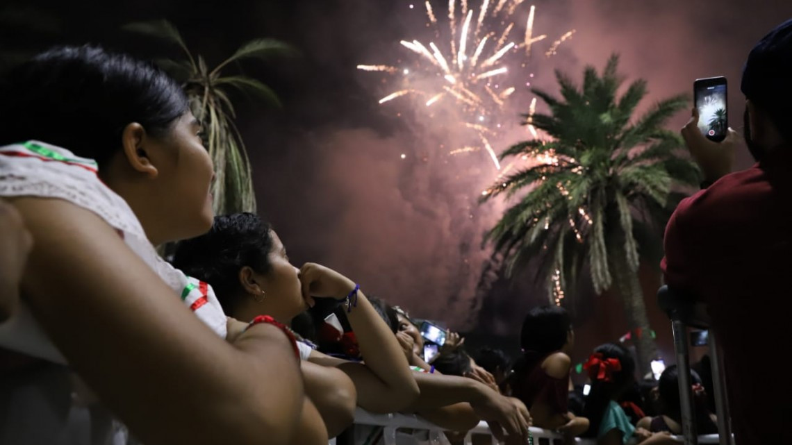 17 mil personas dan el Grito de Independencia con Maki Ortiz