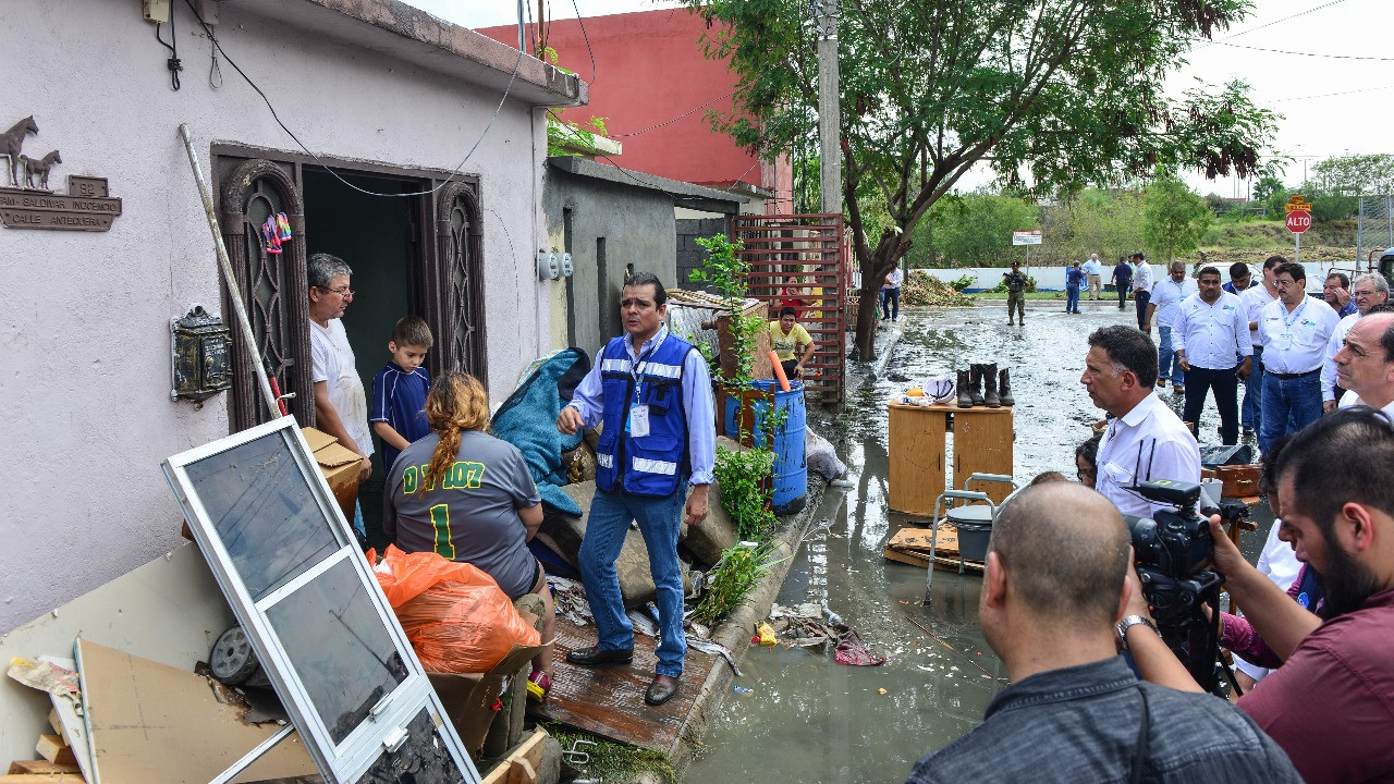 Atienden a afectados por lluvias en Nuevo Laredo