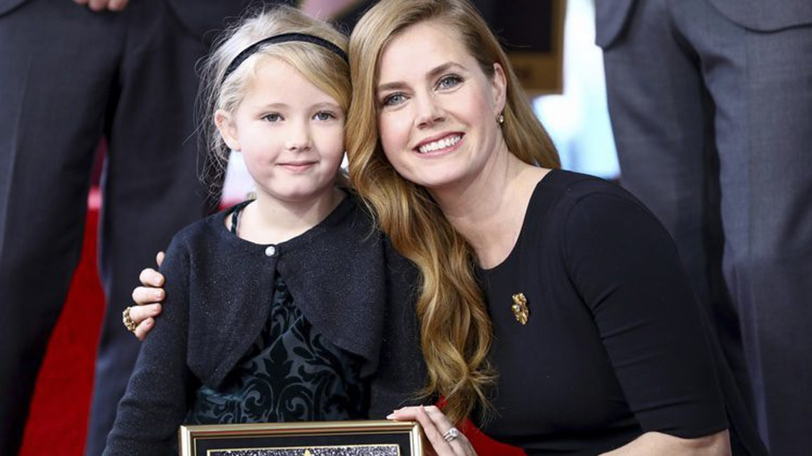 Amy Adams recibe en el Paseo de la Fama de Hollywood su estrella