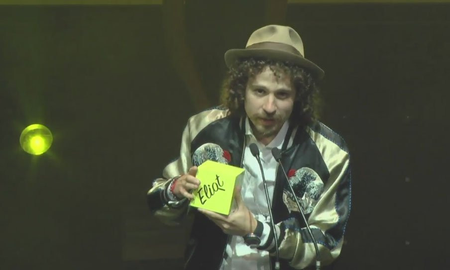 Luisito Comunica gana el premio de Líder Digital en los Eliot Awards 