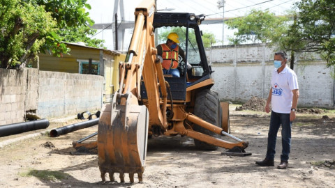 Pone en marcha Chucho Nader obras de pavimentación