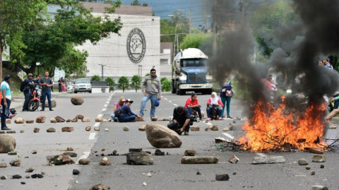 Pese a represión policial continúan manifestaciones en Honduras