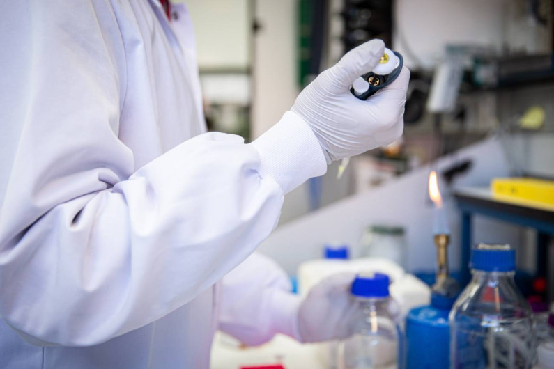 Estados Unidos busca voluntarios para probar vacunas experimentales contra el COVID-19 