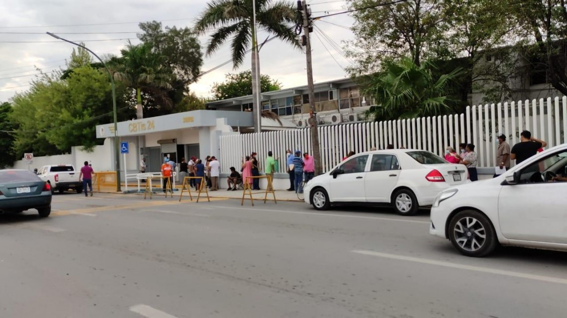 Largas filas para la incorporación al programa 65 y más  