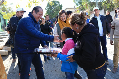 Entrega Ayuntamiento y DIF Victoria roscas y juguetes a familias