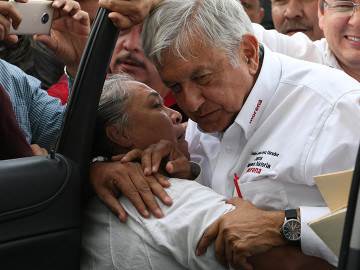 AMLO busca dar apoyo de "65 Y Más” a Fox