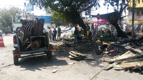 Retiran escombros de las viviendas que se incendiaron en Madero