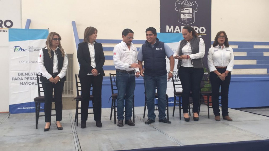 Abuelitos reciben apoyo del programa Bienestar para Adultos Mayores