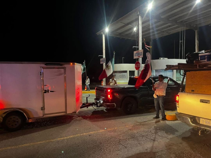 Cruzan más de 250 autos de Migrantes Unidos en Caravana