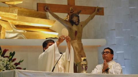 Celebración sin feligreses del Sacremento del Sacerdocio pese a COVID-19 en Nuevo Laredo