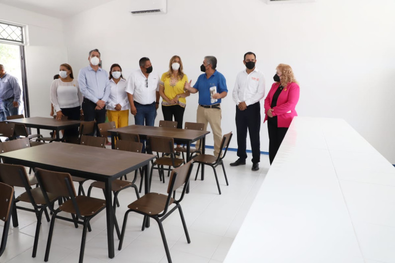 Mejora escuela de la colonia 15 de enero con comedor y baños nuevos