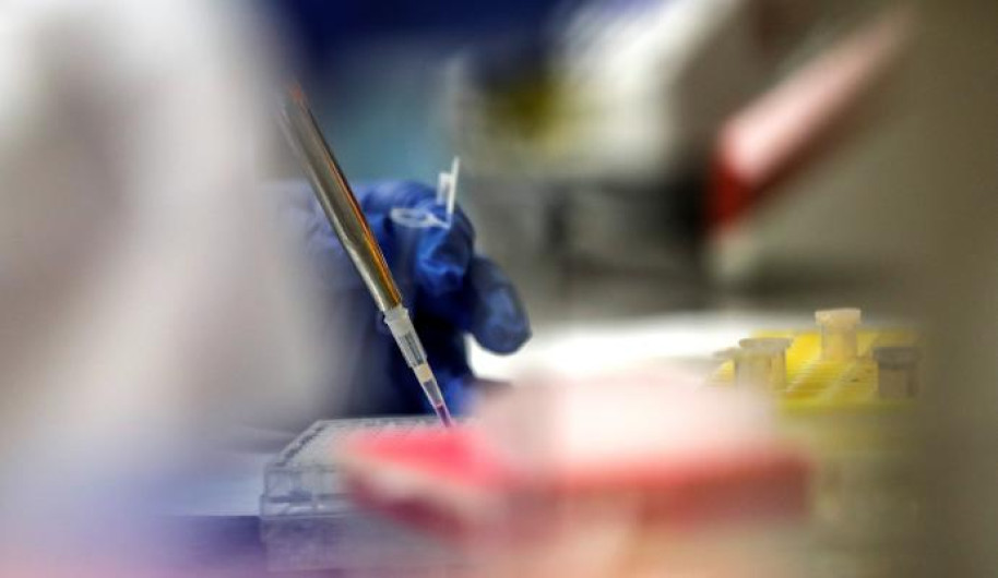 Anuncia Rusia que vacuna contra coronavirus pasa primera fase de pruebas